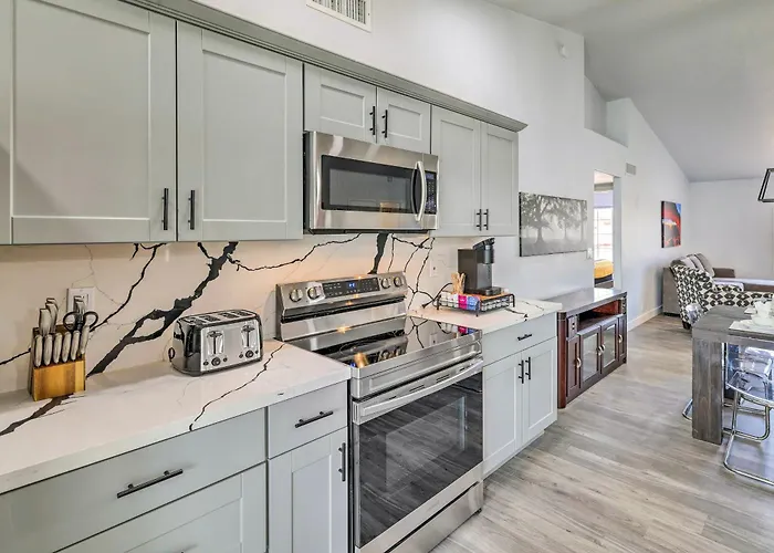 Group Getaway In < 1 Mi To Westgate! * Glendale