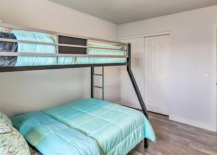 Holiday home Group Getaway In < 1 Mi To Westgate!